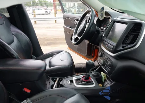 2015 Jeep Cherokee Trailhawk из США, поврежденный, VIN 1C4PJMBS8FW578208